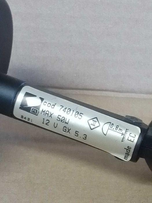 Pequeno foco dirigível para luz indirecta