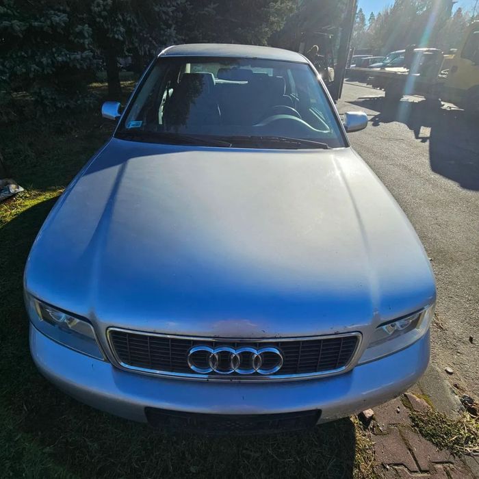 MASKA / KLAPA SILNIKA / AUDI A4 B5  (lak: LY7W) (sedan)