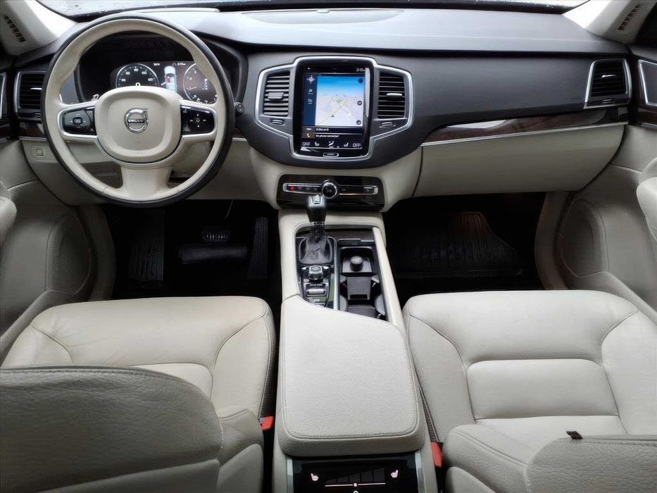 Volvo XC90 T6 Momentum      2019