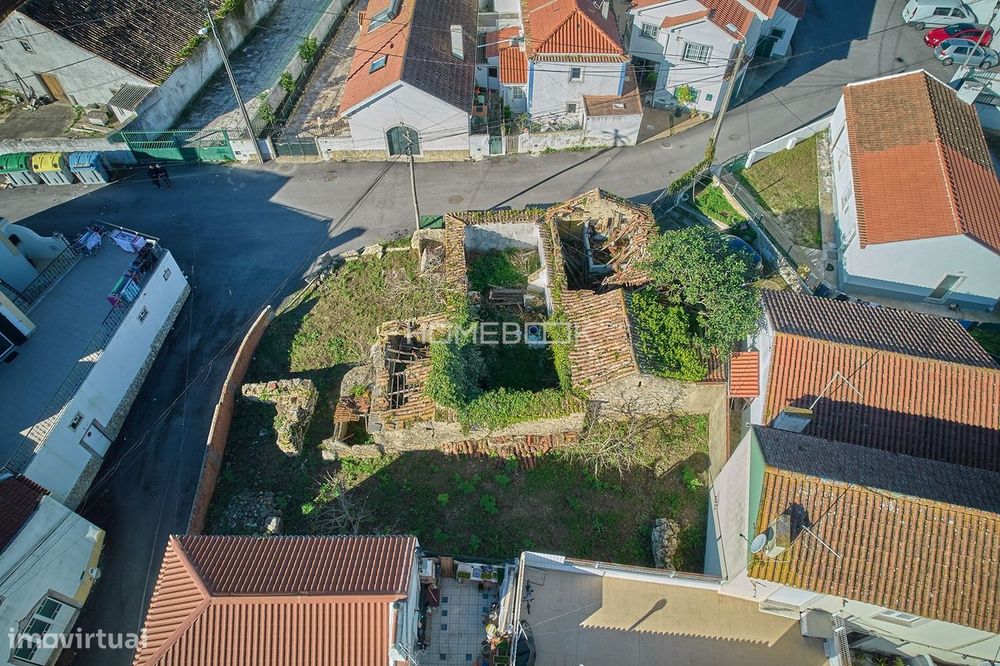 Lote de terreno misto com Moradia para reconstruir em Alvarinhos