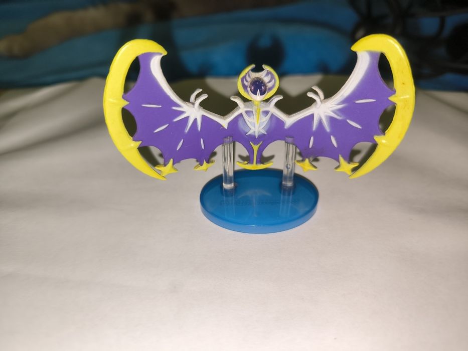 Figura Pokémon oficial da nintendo lunala