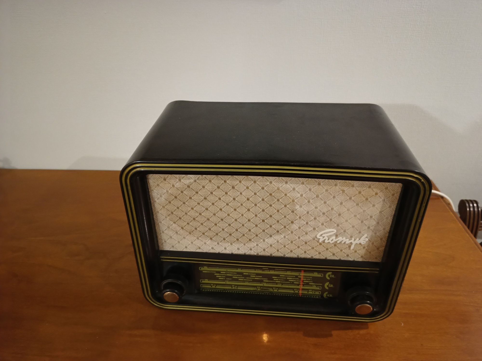 Stare sprawne radio Promyk