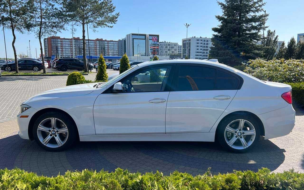 BMW 328і 2012 року