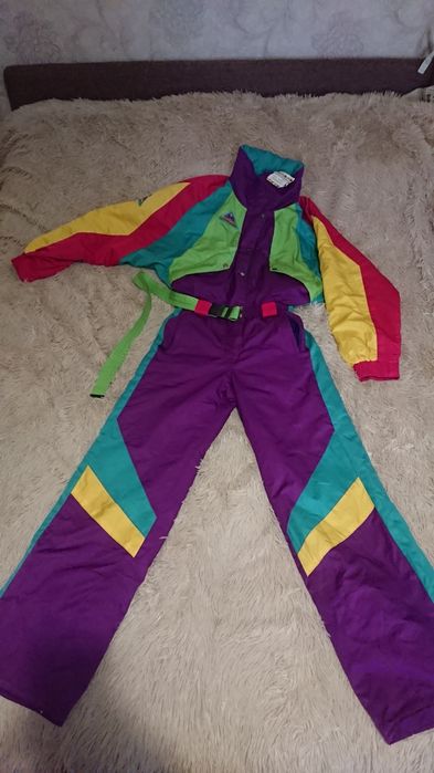 Продам женский  горнолыжный комбинезон