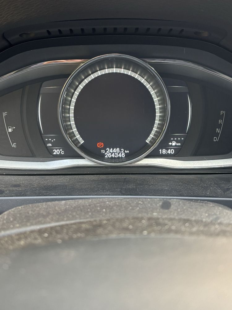 Vendo Volvo V60 bem estimado