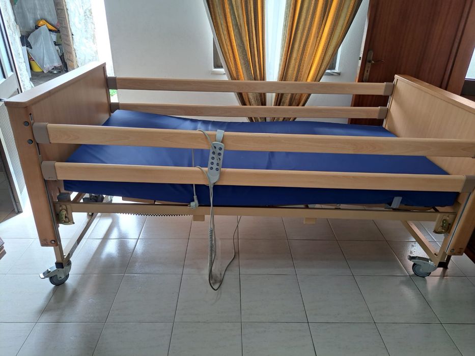 Cama Articulada Elétrica Tecnimoem c/colchao Anti-Escaras - Como Nova