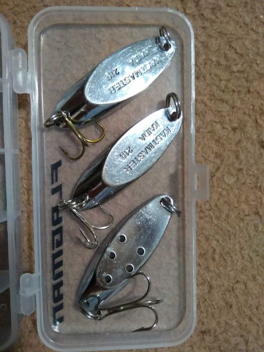 Комплект блешні і коробка