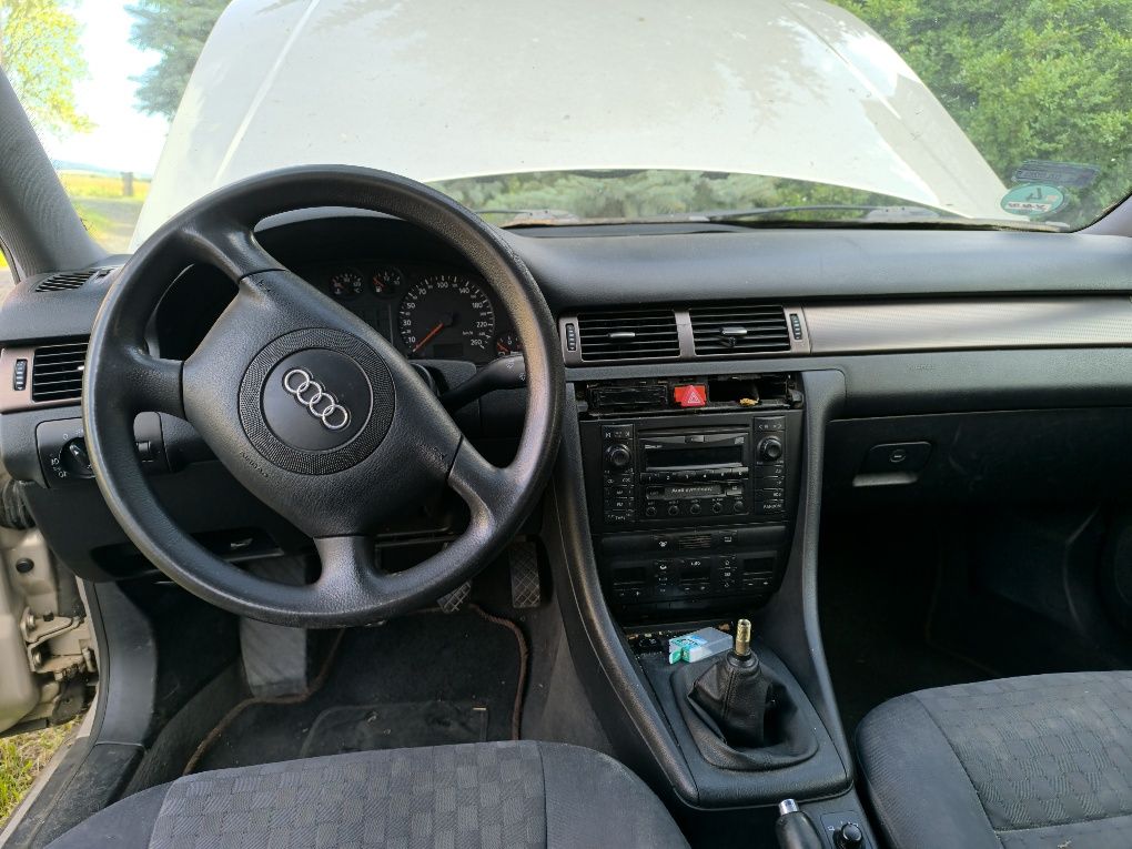 Audi A6 C5 uszkodzona