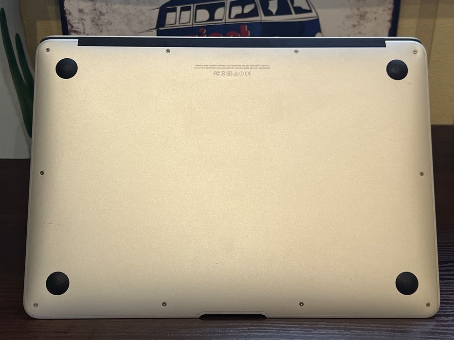Ідеальний MacBook Air 13 A1466, i7 2.2ГГц, 8/256Гб, БАТАРЕЯ до 9 годин