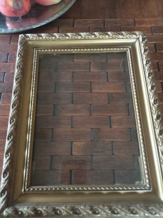 Drewniana złota ramka z szybą rzeźbiona stara