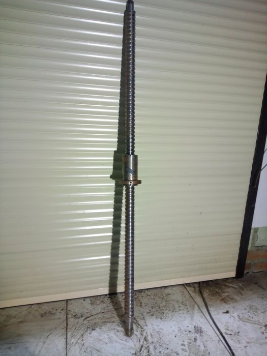 Śruba trapezowa długa