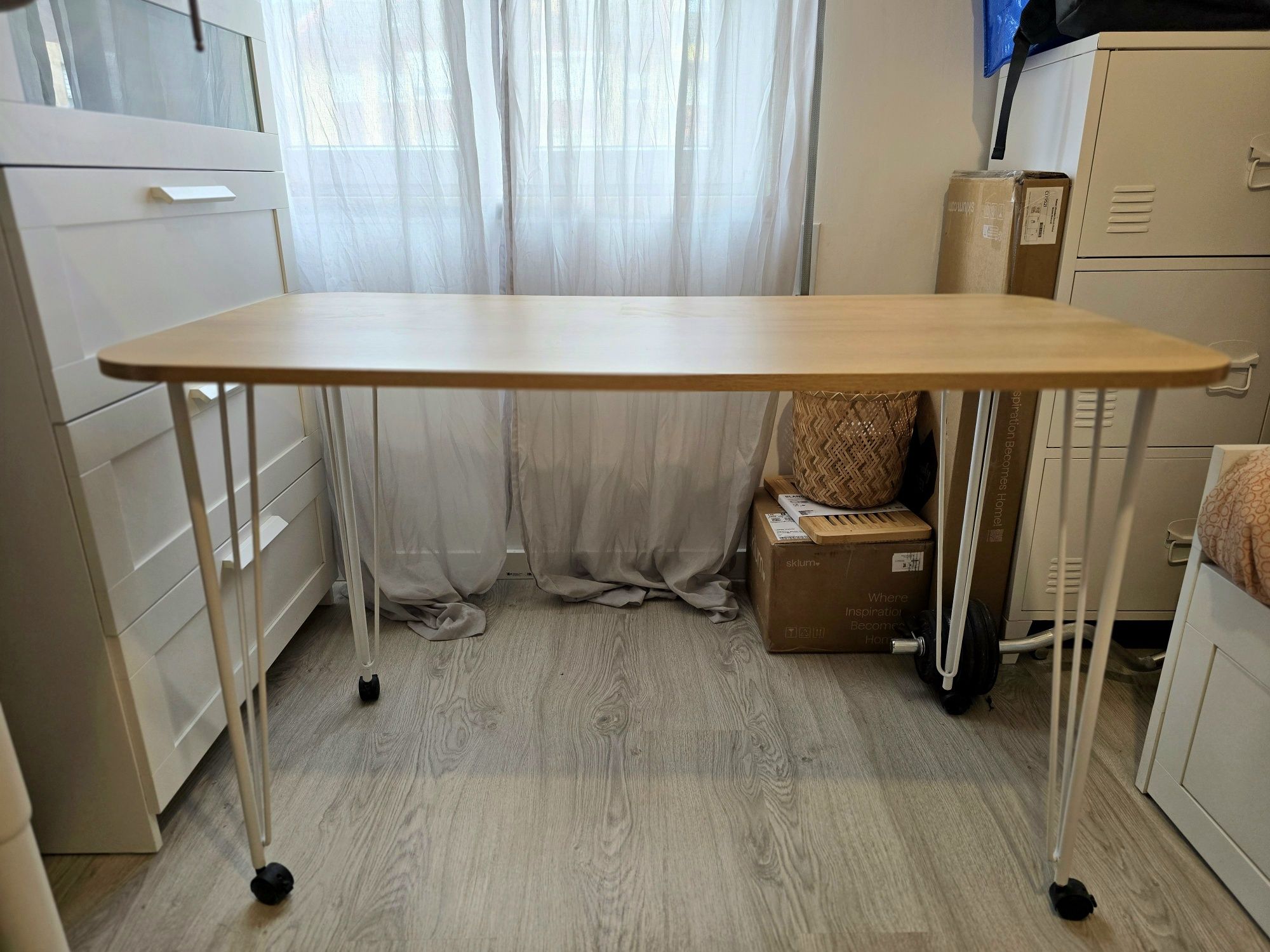 Secretária/ mesa escritório com rodas