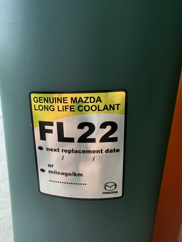 Моторное масло, охлаждающая жидкость антифриз Mazda