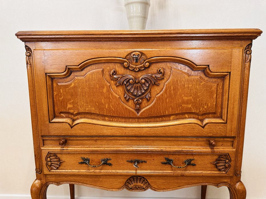 Zadbana komoda ludwikowska / barek na smukłych nóżkach :)