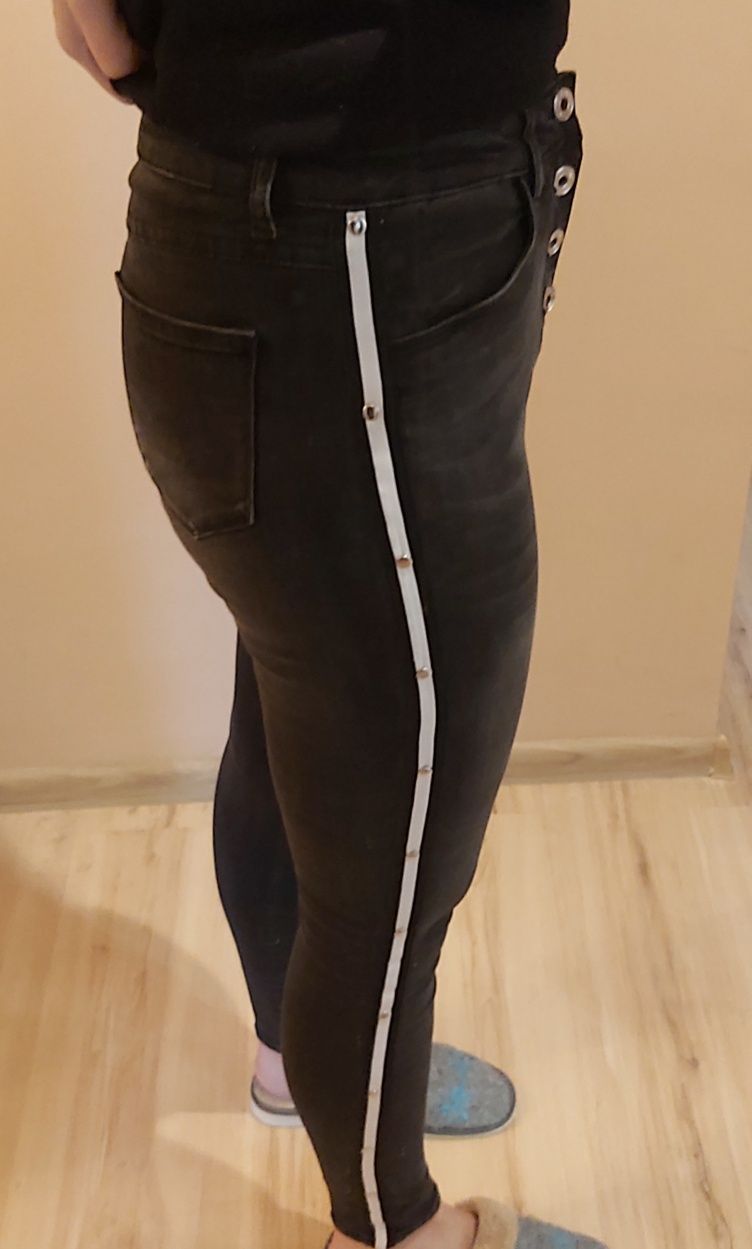 Spodnie jeansy rurki z wysokim stanem