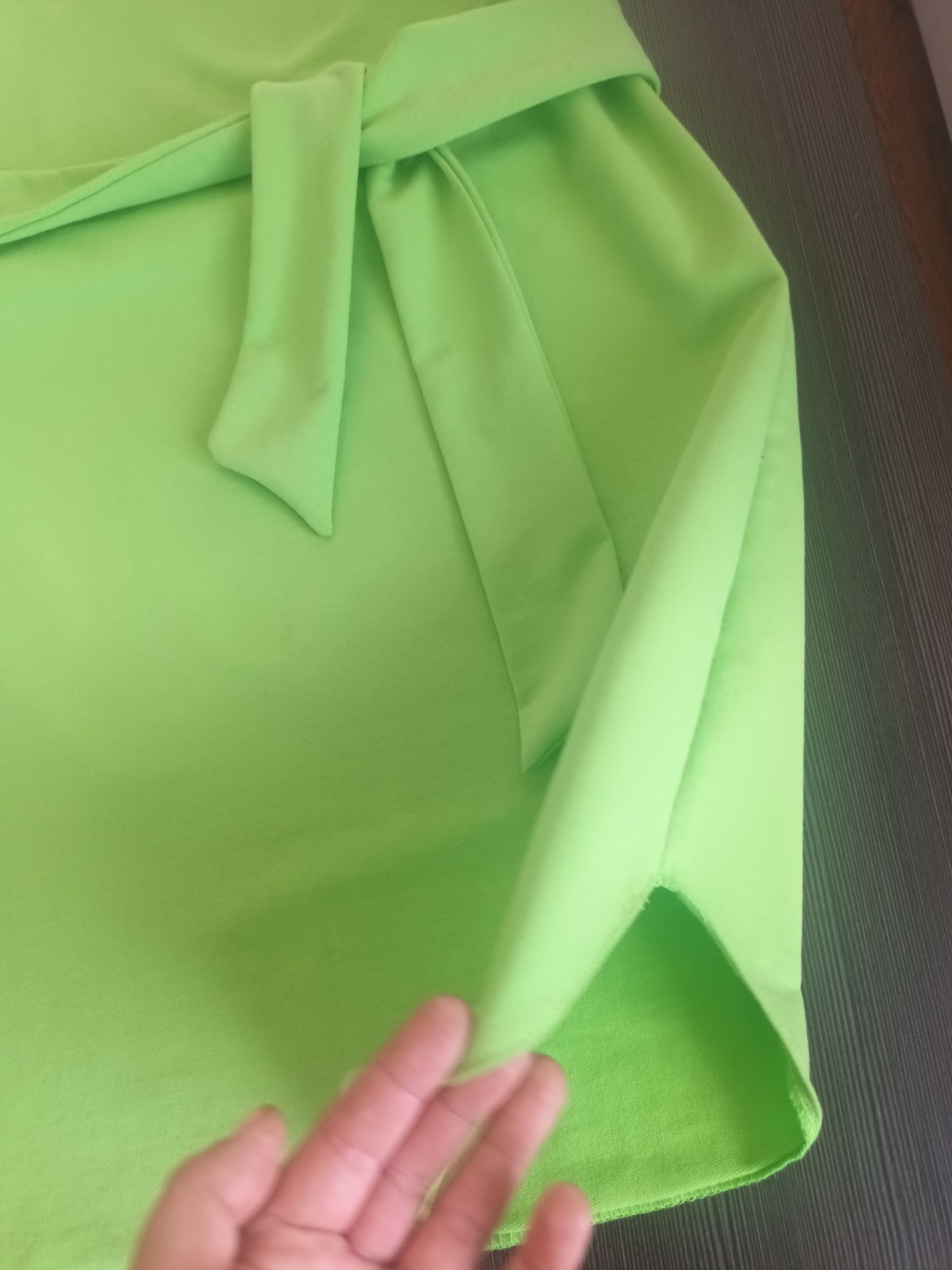 Sliczna limonkowa .r.L ale pasuje tez na Xl.sukienka