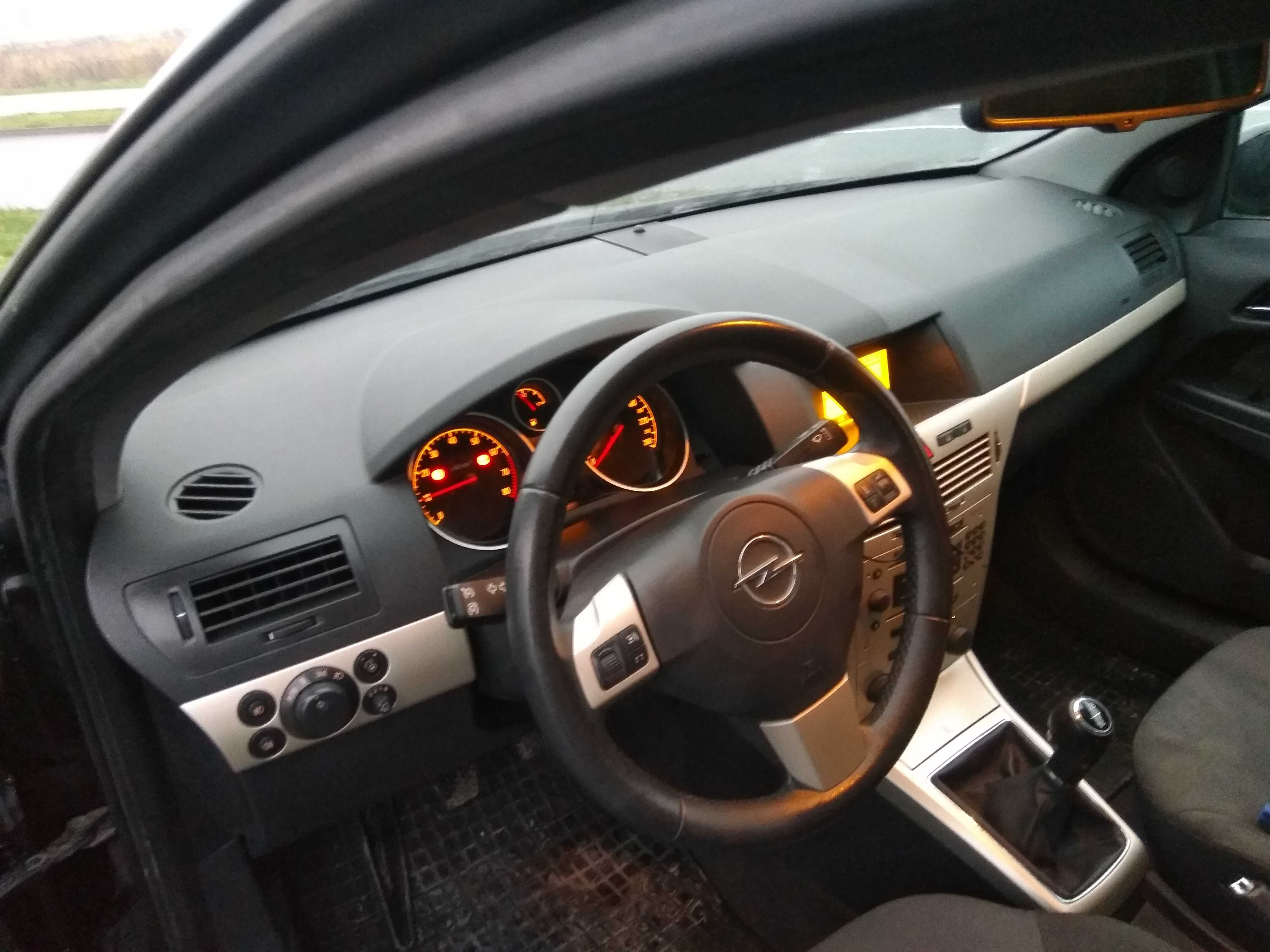 Astra GTC 1.6 105KM  Klima  Nawigacja Zamiana