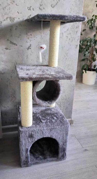 Nowoczesny drapak dla kota z domkiem i platformami do wspinaczki
