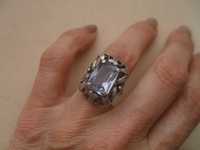 Stary srebrny pierścionek -błękitny kamień w ładnej oprawie-rezerwacja