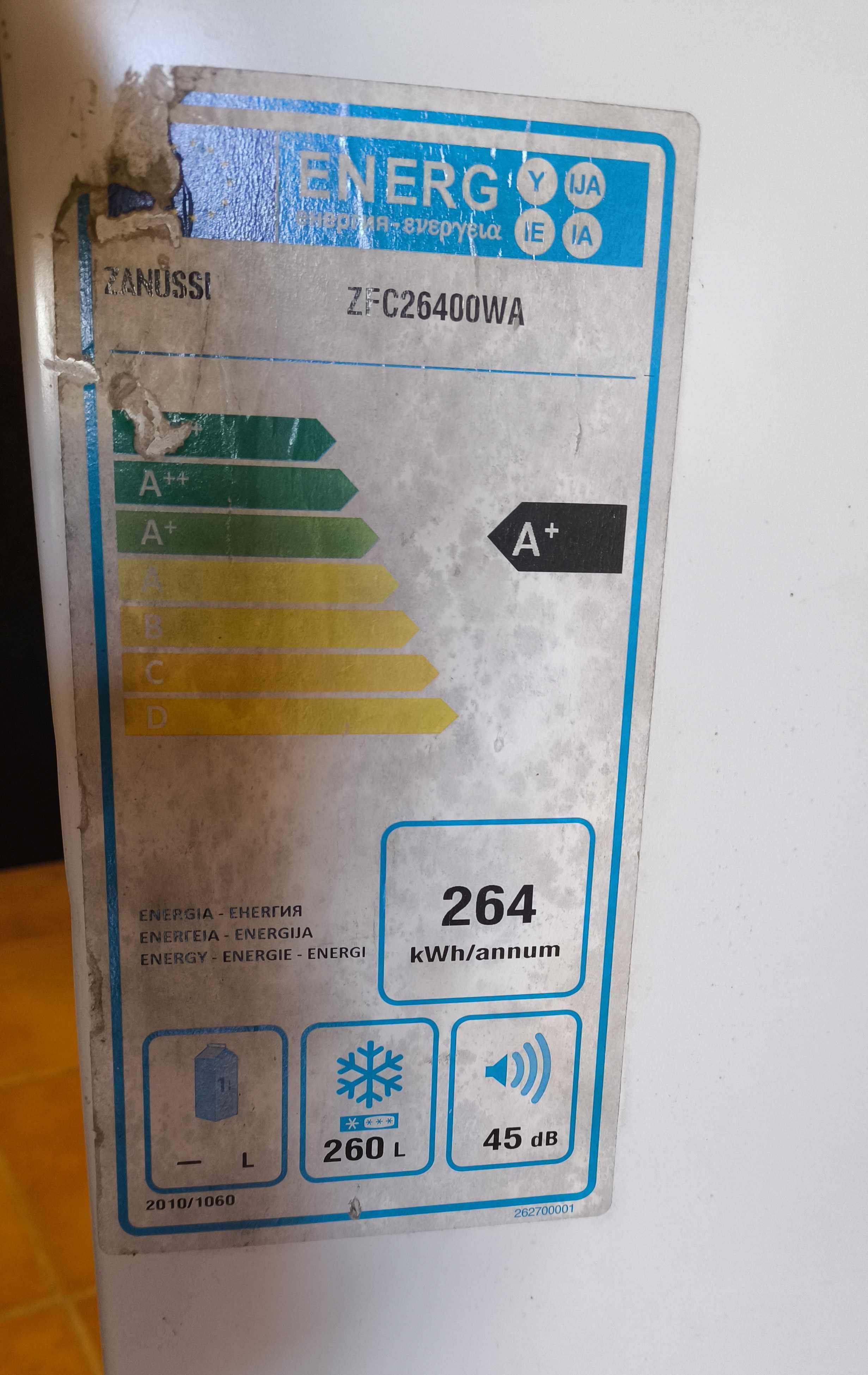 Arca Congeladora Zanussi ZFC 26400 WA - 260L A+