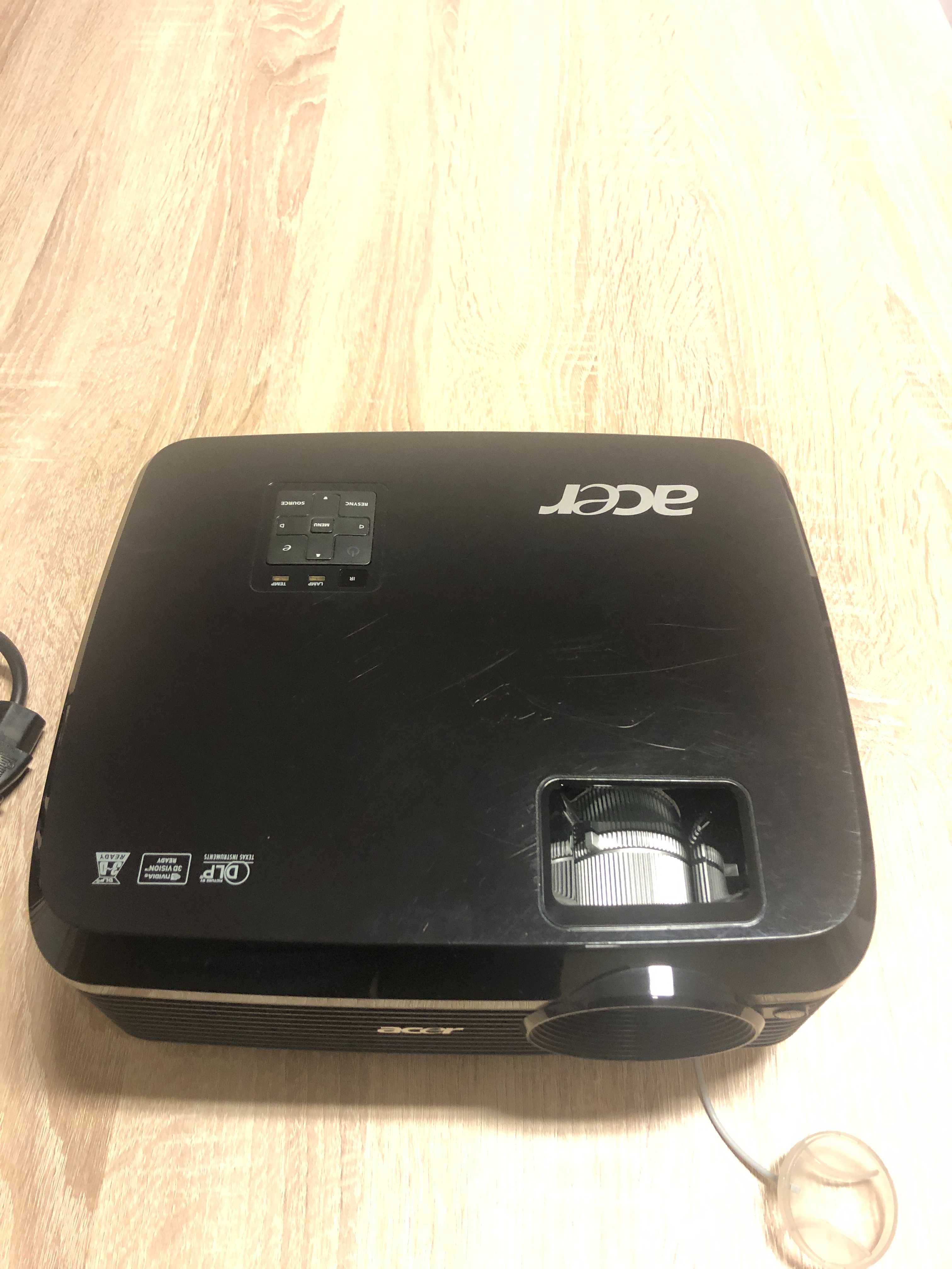 Projektor Acer X1130P wraz z kablem zasilającym oraz kablem VGA