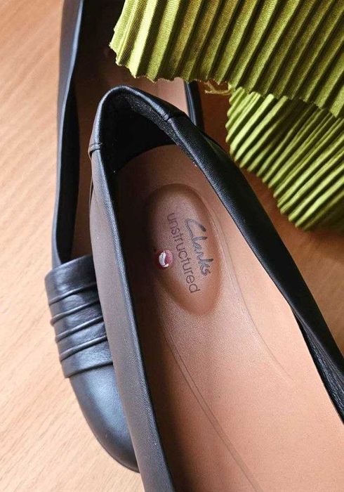 Элегантные туфли-балетки Clarks Unstructured, р. 40,5-41