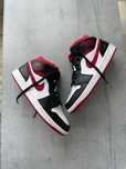 Оригінальні кросівки Nike Air Jordan 1