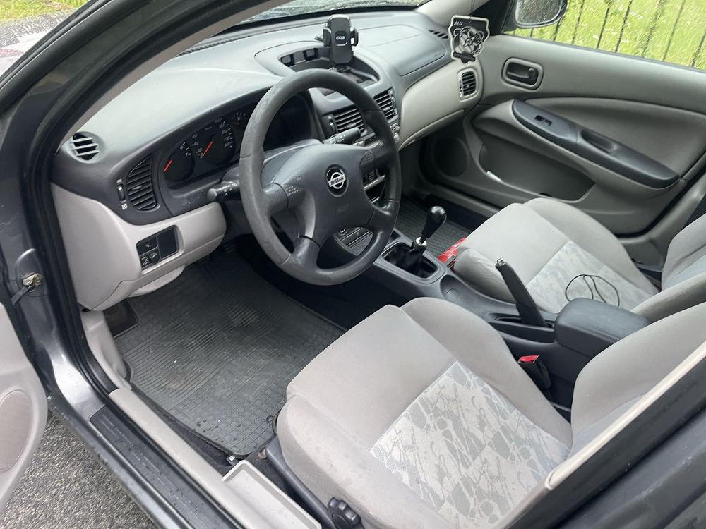 Nissan Almera n 16
