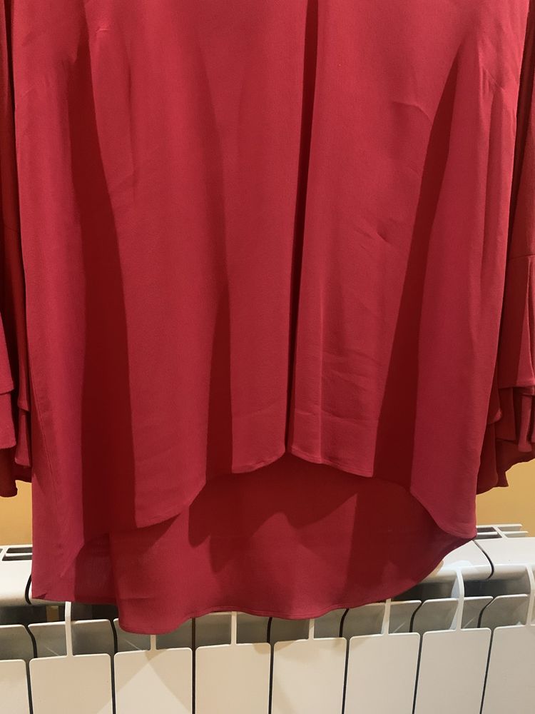 Blusa vermelho-cereja tamanho XL Zara com decote em V