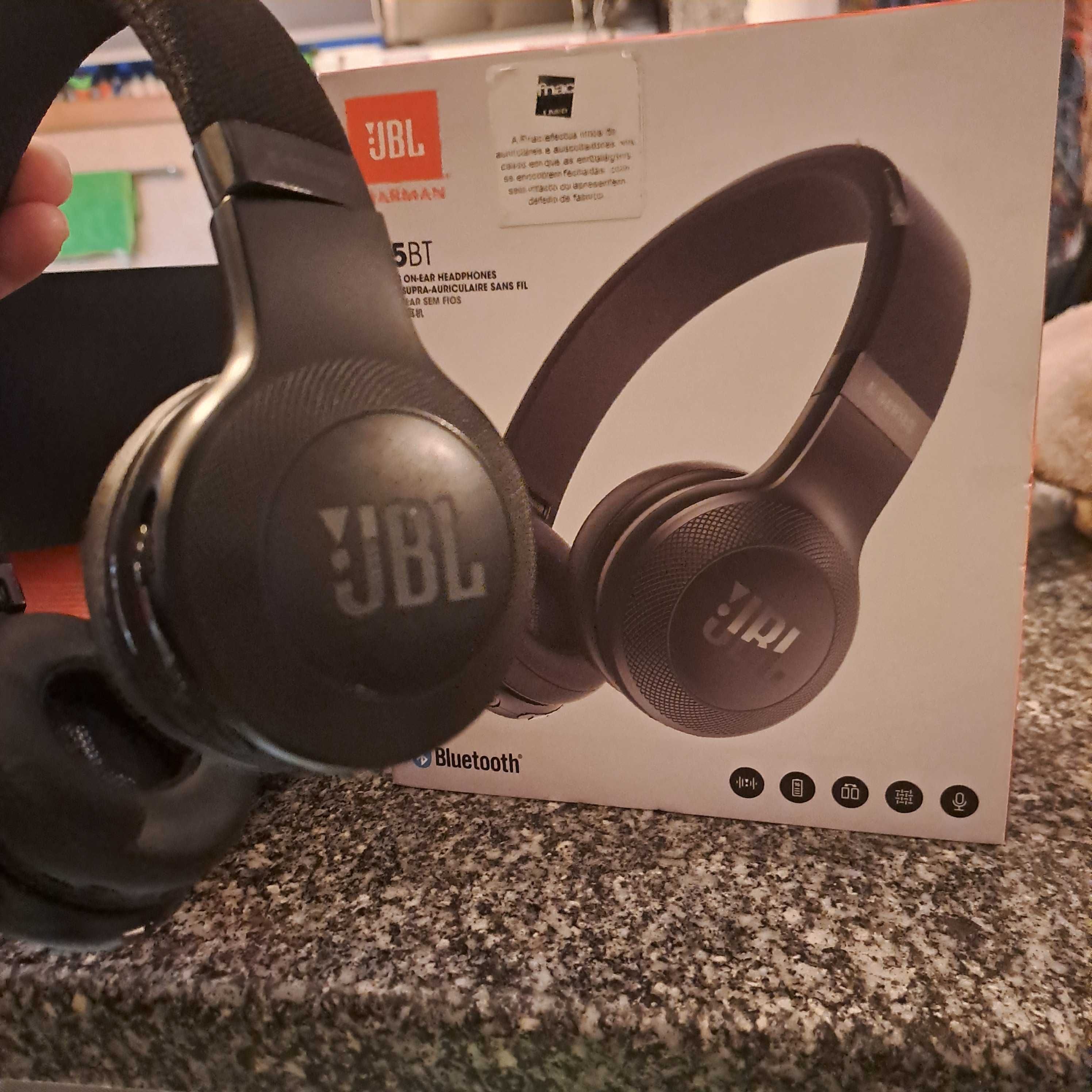 Fones JBL E45BT seminovos