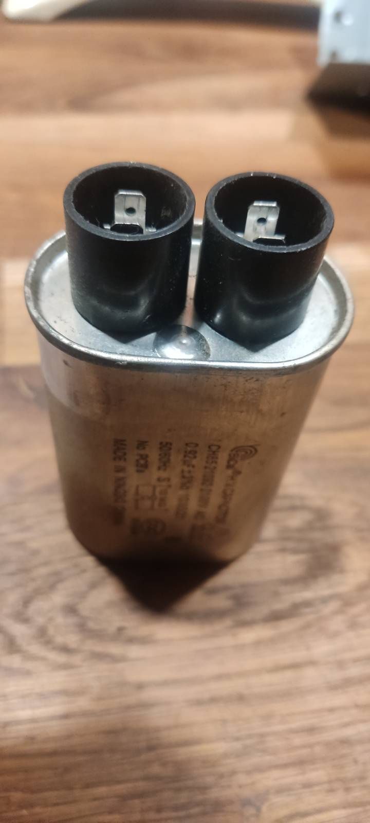 Kondesator do mikrofali 
Cena ok 20 z