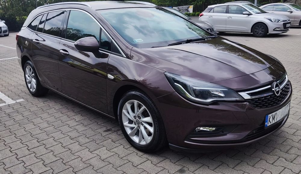Opel Astra Opel Astra K Sports Tourer 1.6 CDTI z 2017 roku, w wersji Elite.
