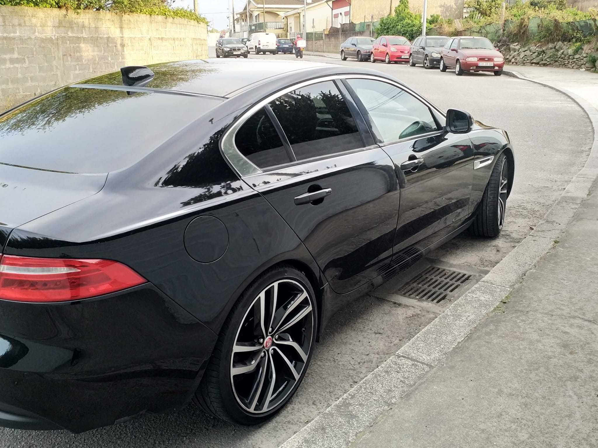 Jaguar XE 2.0 - espetacular