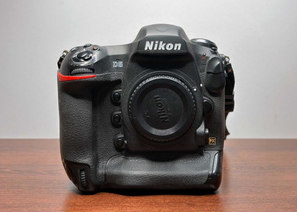 Nikon D5 ( XQD )
