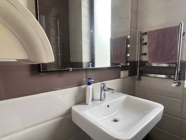 Отдельностоящее здание-жилой дом-офис в районе Адмиральского проспекта