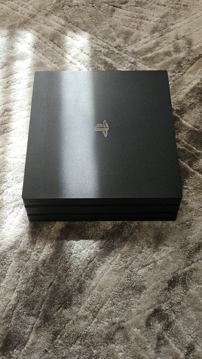 Ps4 Pro 1Tb + comando e jogos