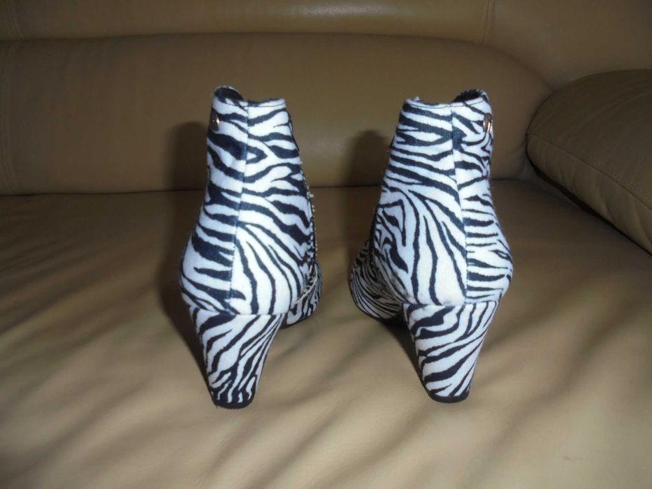 Botins de senhora cor branco e preto