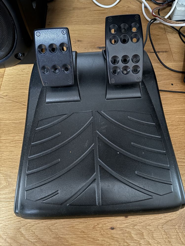 Kierownica Logitech Driving Force GT+ pedały