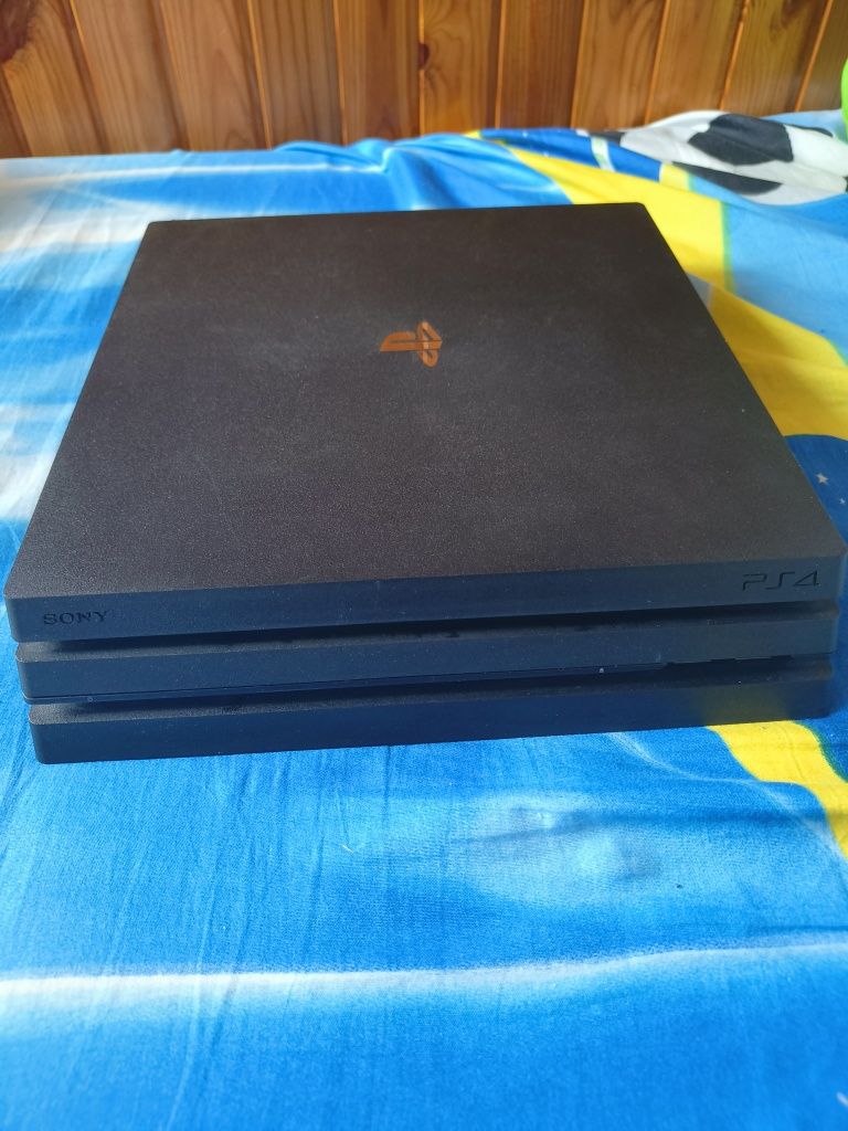 PS4 Pro + 1 pad (oryginalny)