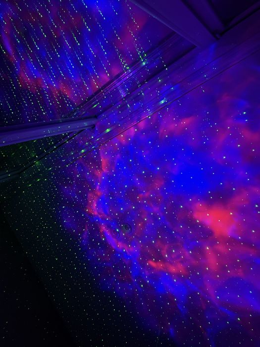 Астронавт-проектор, найновіша модель 2025