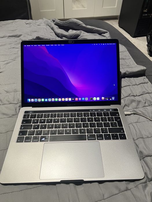 MacBook Pro 2016 8gb ram i5 retina 256gb touchbar