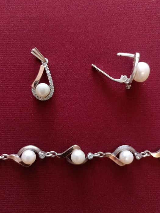 Комплект с жемчугом.