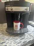 Кавова машина Delonghi Magnifica