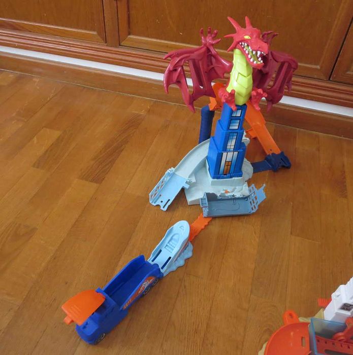 Pista Hot Wheels ( Dragão )