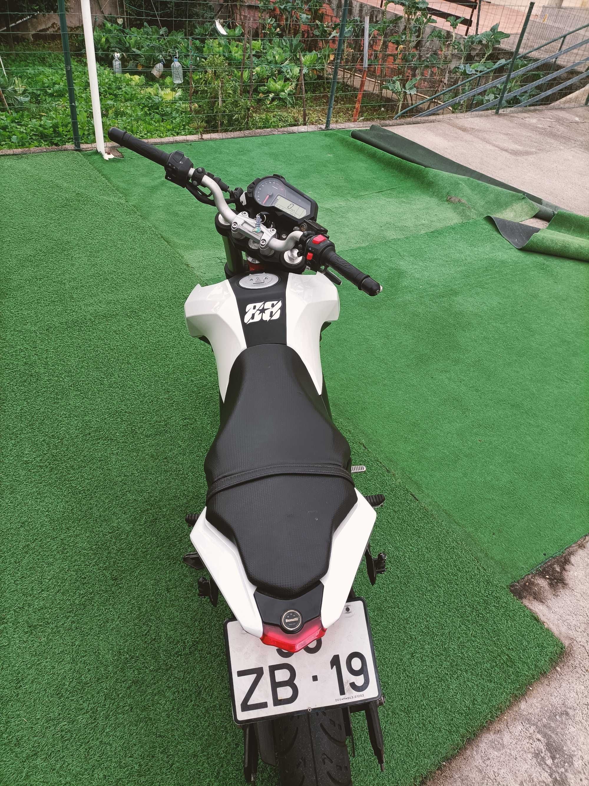 Vendo Benelli TNT 125 como nova