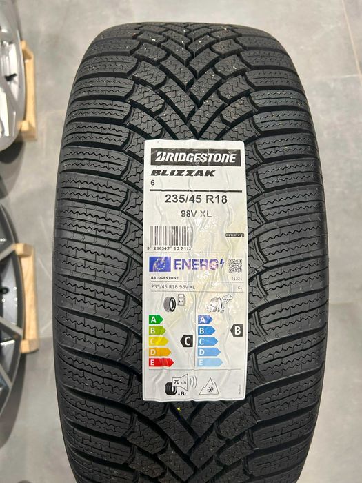 Oryginalne koła zimowe 18 5x112 VW Passat B8 B9 235/45R18 Bridgestone