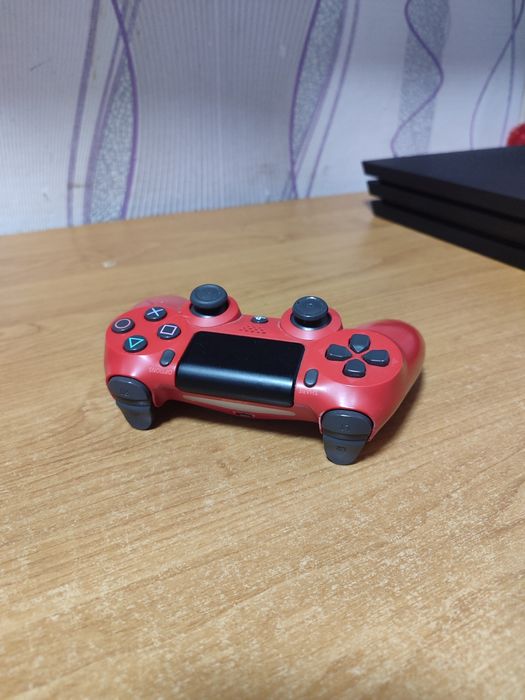 PlayStation 4 pro, в отличном состоянии б/у