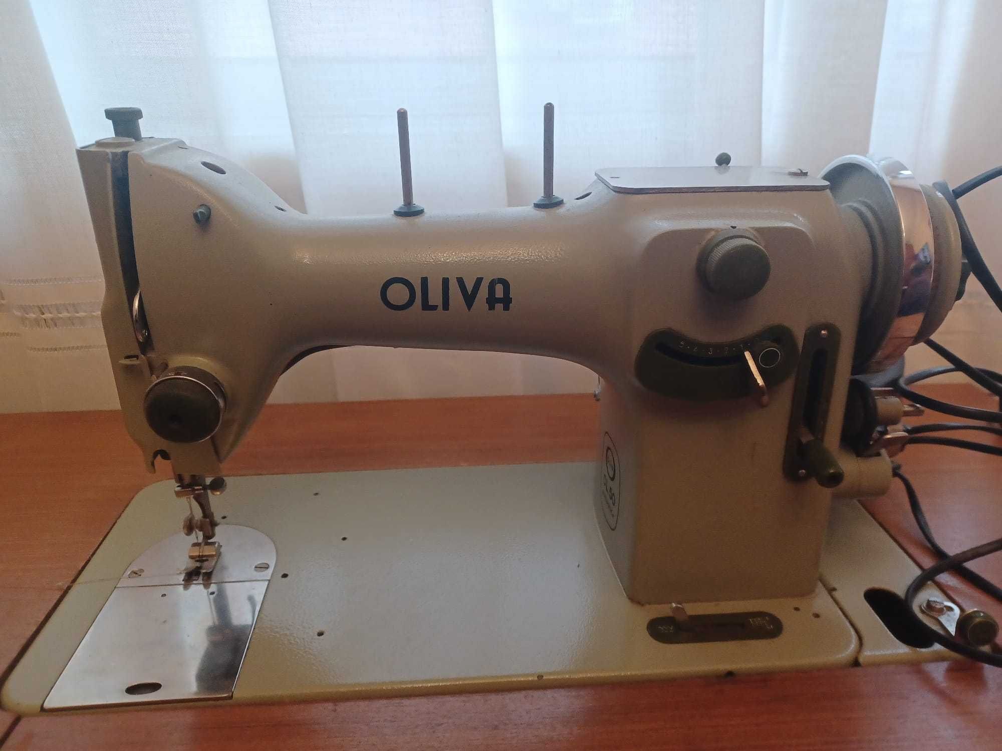 Máquina de Costura Oliva CL.50 automática,  como nova.