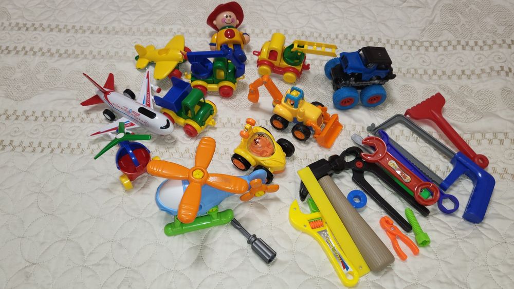 Лот,пакет іграшок для хлопчика,дівчинки,машинки,розвиваючі,інструменти
