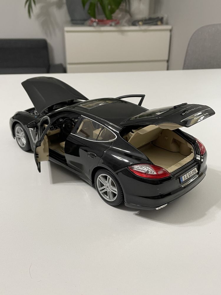 Model Porsche Panamera Turbo 1/18 Maisto jak Norev Bburago 1:18